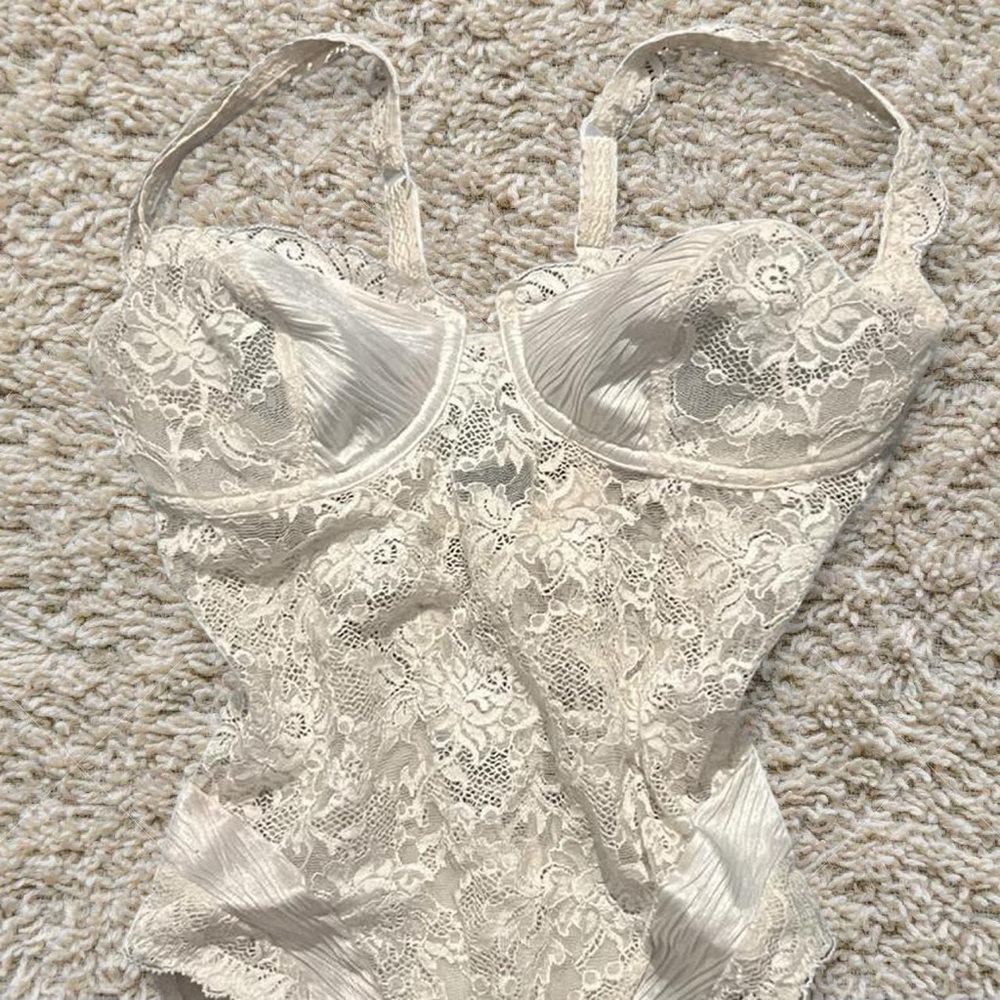 Elegant Lace Bodysuit in Cream